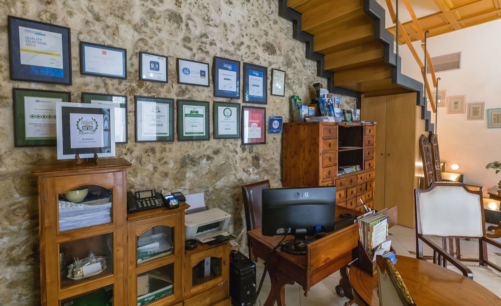 Avli Lounge Apartments — Hotel building in Rethymnon