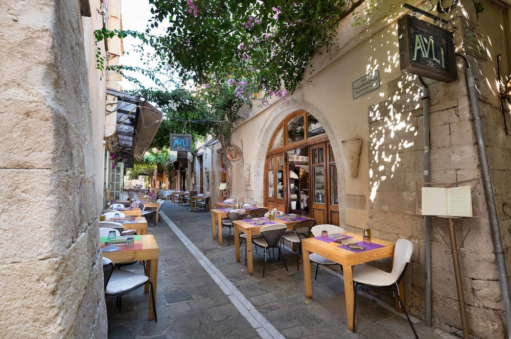 Avli Lounge Apartments — Restaurant & bars in Rethymnon