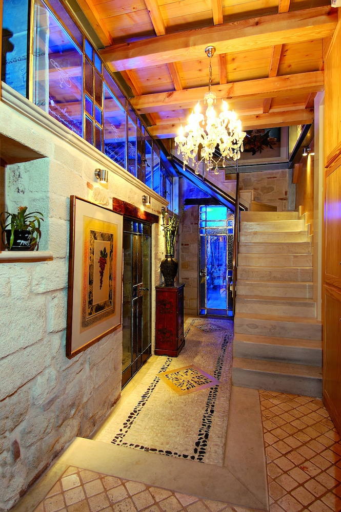 Avli Lounge Apartments — Hotel building in Rethymnon