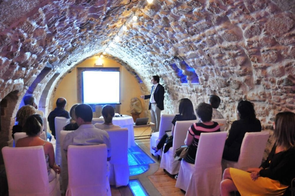 Avli Lounge Apartments — Hotel building in Rethymnon