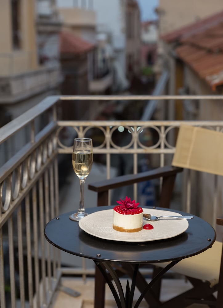 Avli Lounge Apartments — Restaurant & bars in Rethymnon
