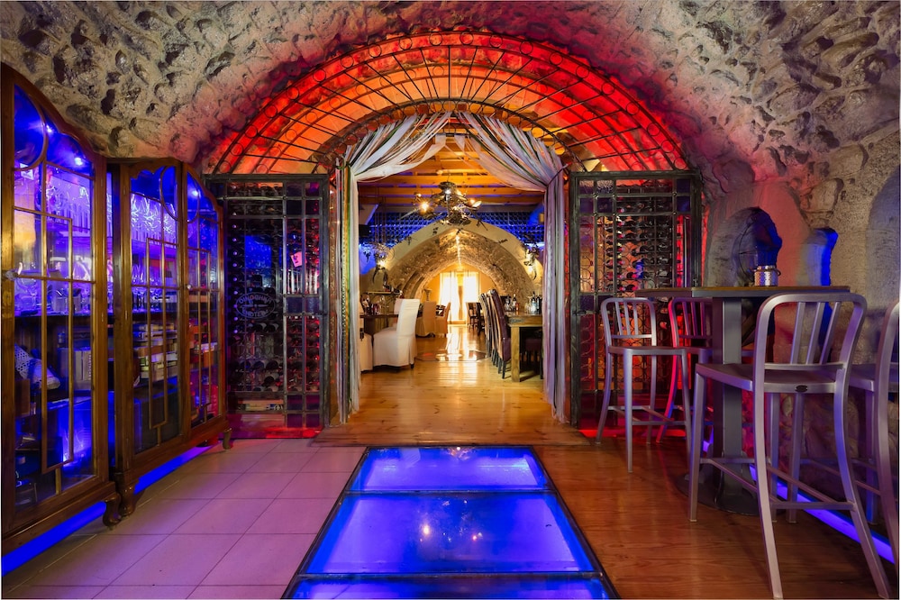 Avli Lounge Apartments — Restaurant & bars in Rethymnon