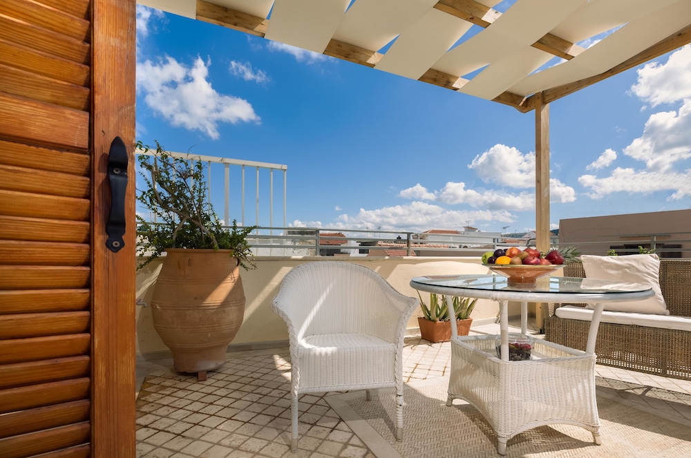 Avli Lounge Apartments — Hotel building in Rethymnon