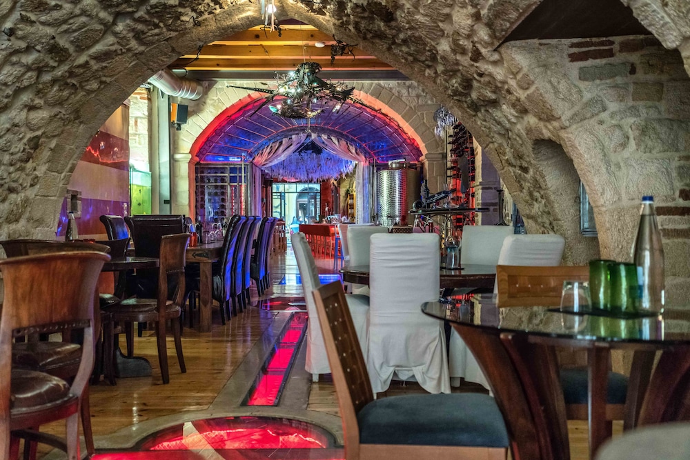 Avli Lounge Apartments — Restaurant & bars in Rethymnon