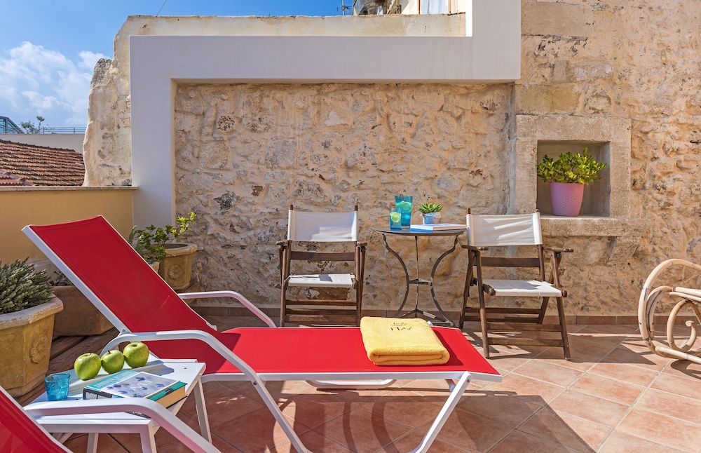 Avli Lounge Apartments — Hotel building in Rethymnon