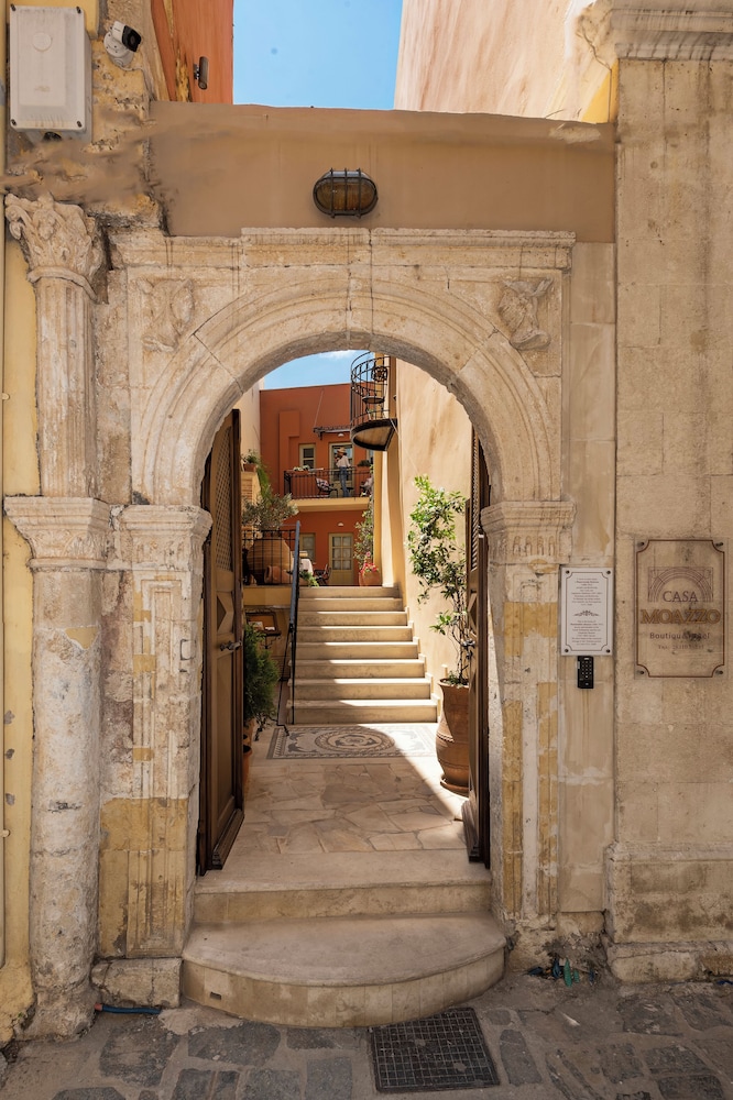 Hotel Casa Moazzo — Hotel building in Rethymnon