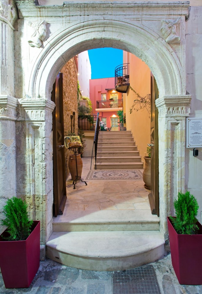 Hotel Casa Moazzo — Hotel building in Rethymnon