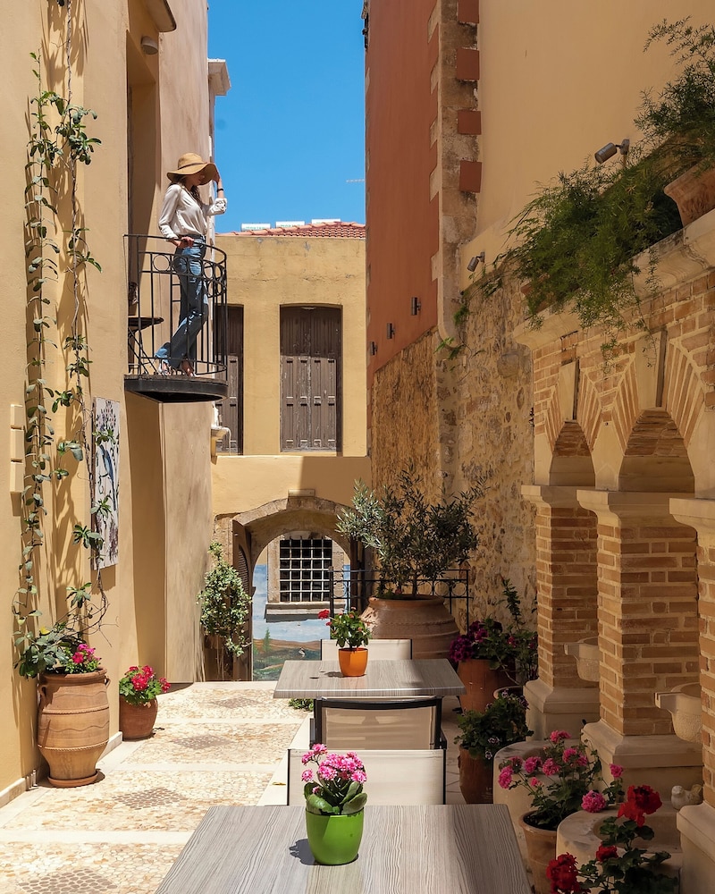 Hotel Casa Moazzo — Hotel building in Rethymnon