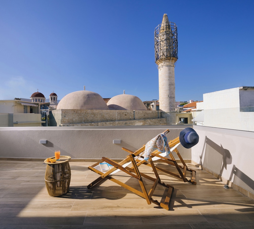 Hotel Casa Moazzo — Hotel building in Rethymnon