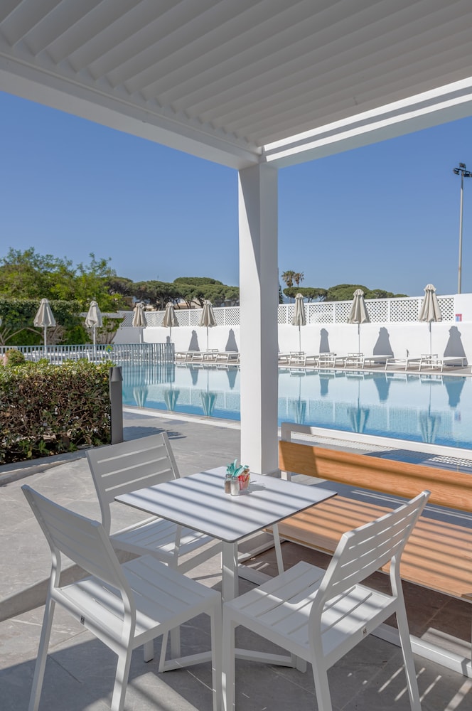 Kos Divine Hotel and Suites — Swimming pool in Kos Town, South Aegean