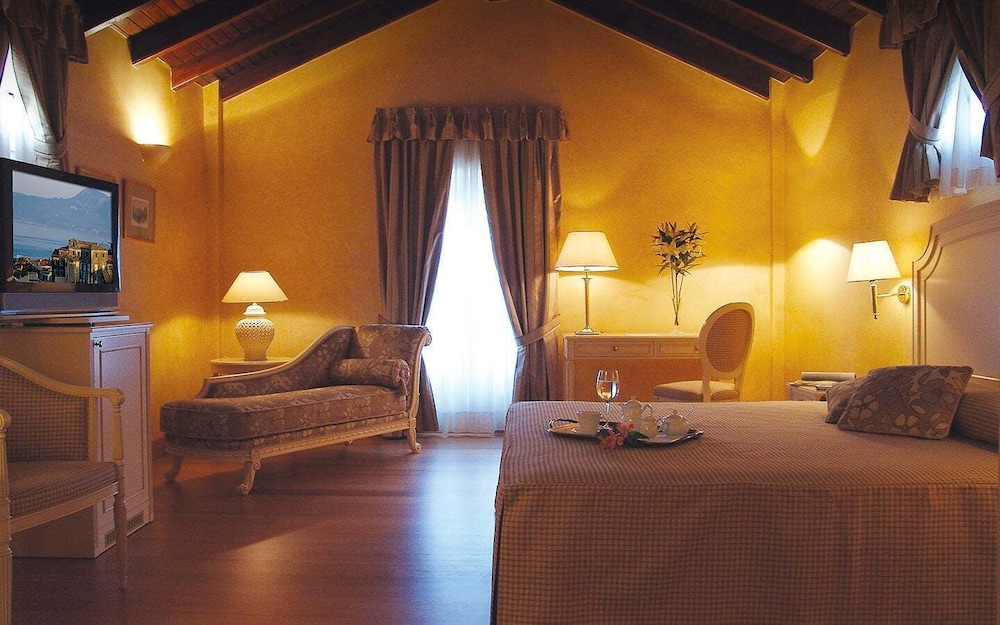 Siora Vittoria Boutique Hotel — Hotel rooms in Corfu Town, Ionian Islands