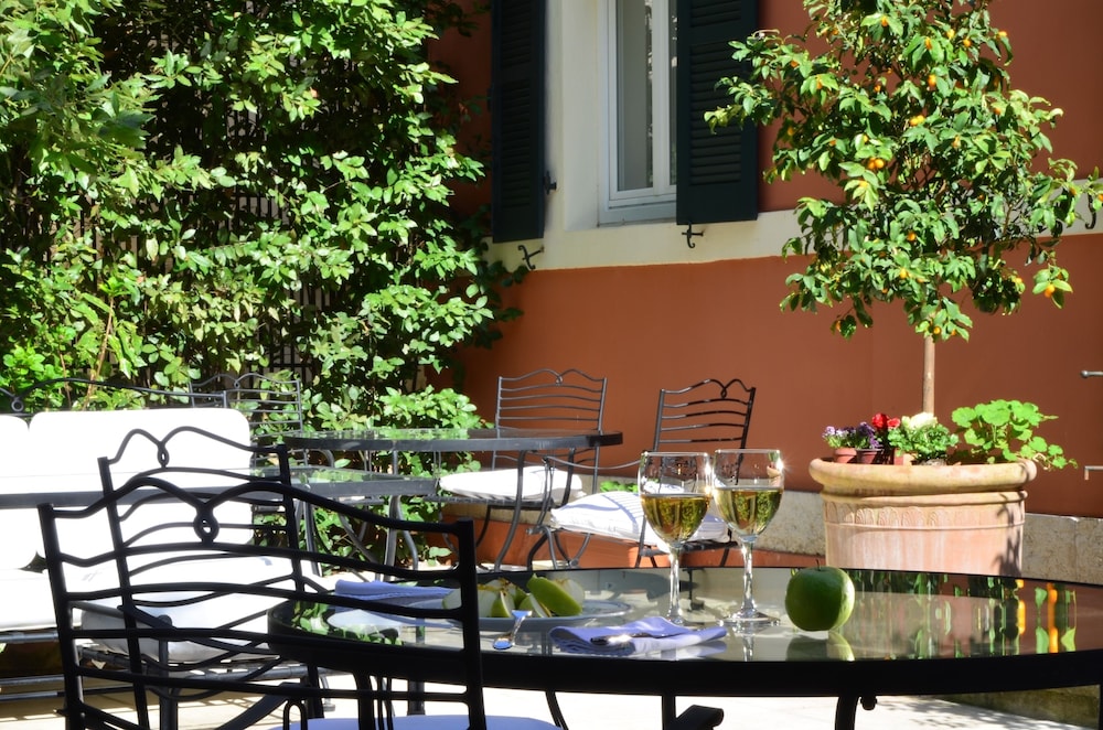 Siora Vittoria Boutique Hotel — Restaurant & bars in Corfu Town, Ionian Islands