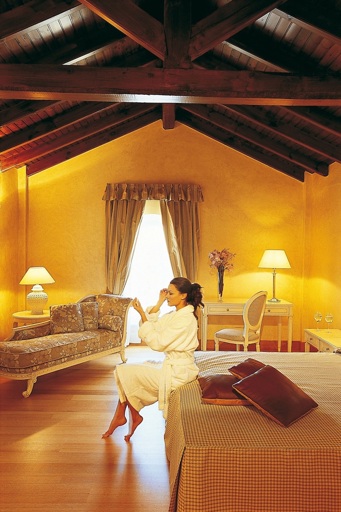 Siora Vittoria Boutique Hotel — Hotel rooms in Corfu Town, Ionian Islands