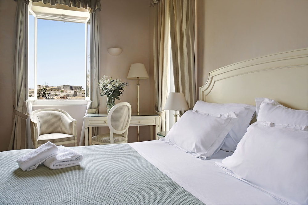 Siora Vittoria Boutique Hotel — Hotel rooms in Corfu Town, Ionian Islands