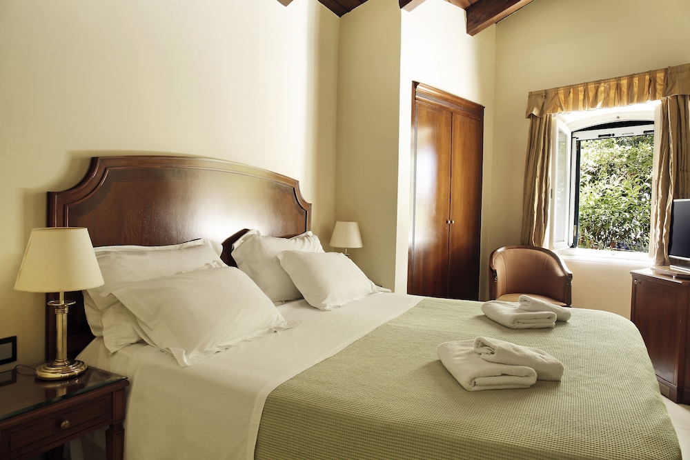 Siora Vittoria Boutique Hotel — Hotel rooms in Corfu Town, Ionian Islands