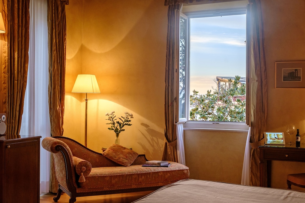 Siora Vittoria Boutique Hotel — Hotel rooms in Corfu Town, Ionian Islands
