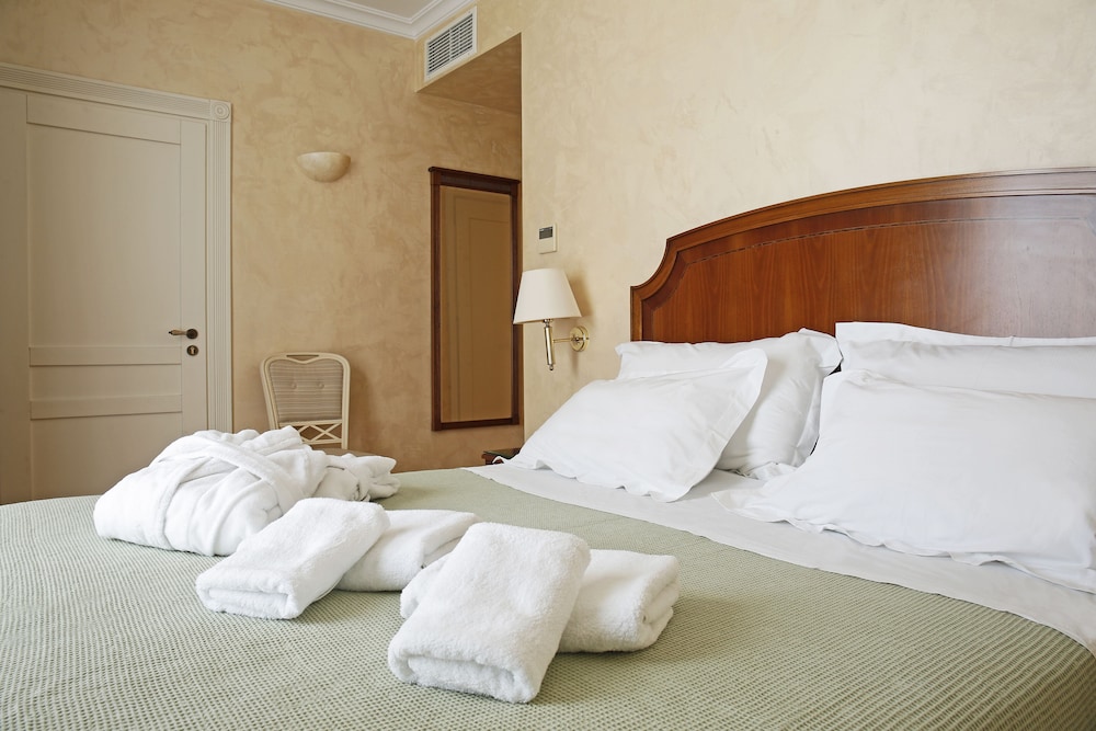 Siora Vittoria Boutique Hotel — Hotel rooms in Corfu Town, Ionian Islands