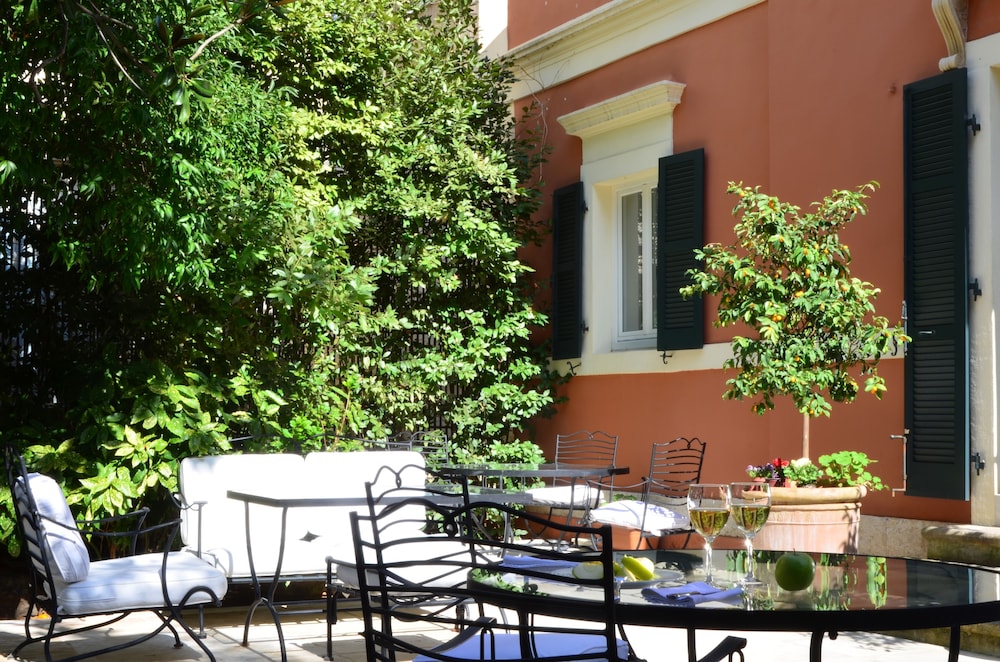 Siora Vittoria Boutique Hotel — Restaurant & bars in Corfu Town, Ionian Islands