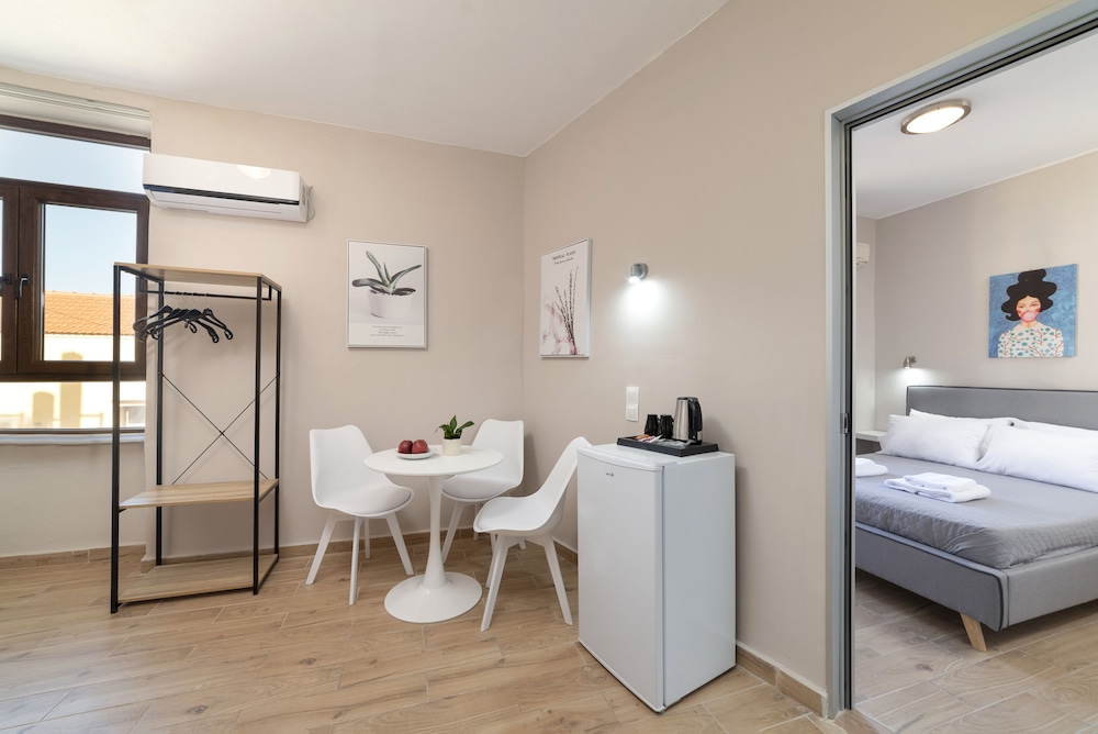 Faros Beach Hotel — Hotel rooms in Rethymnon