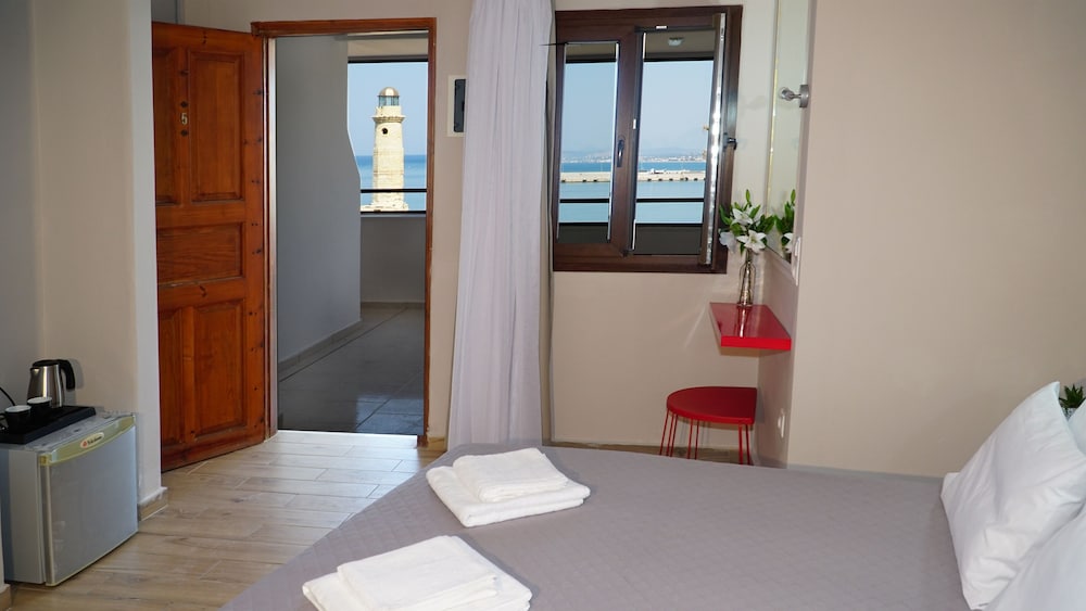 Faros Beach Hotel — Hotel rooms in Rethymnon