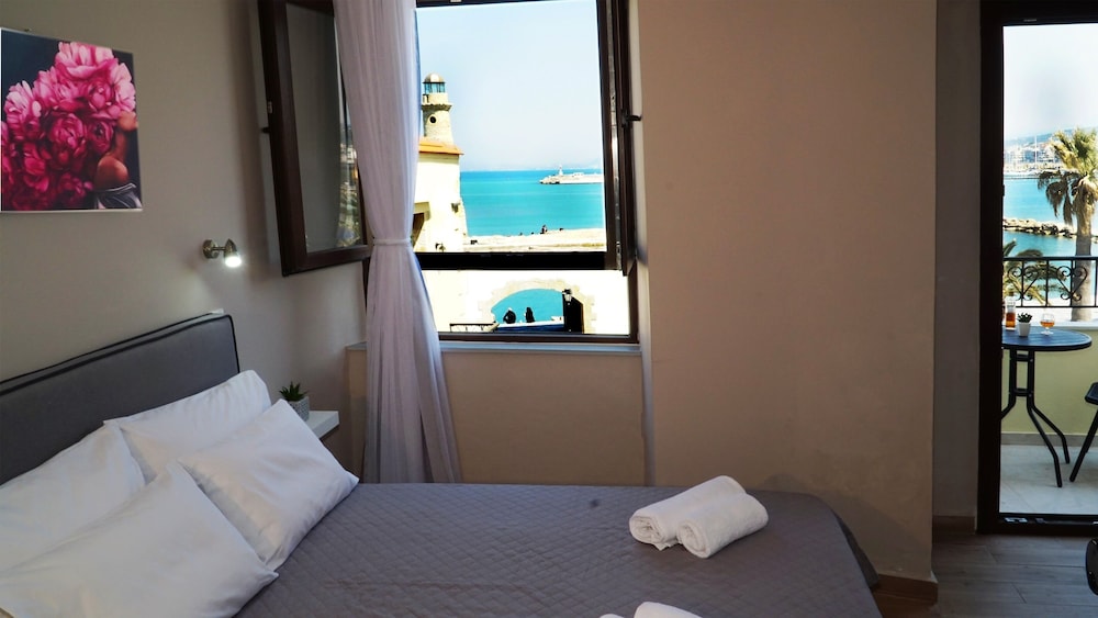 Faros Beach Hotel — Hotel rooms in Rethymnon