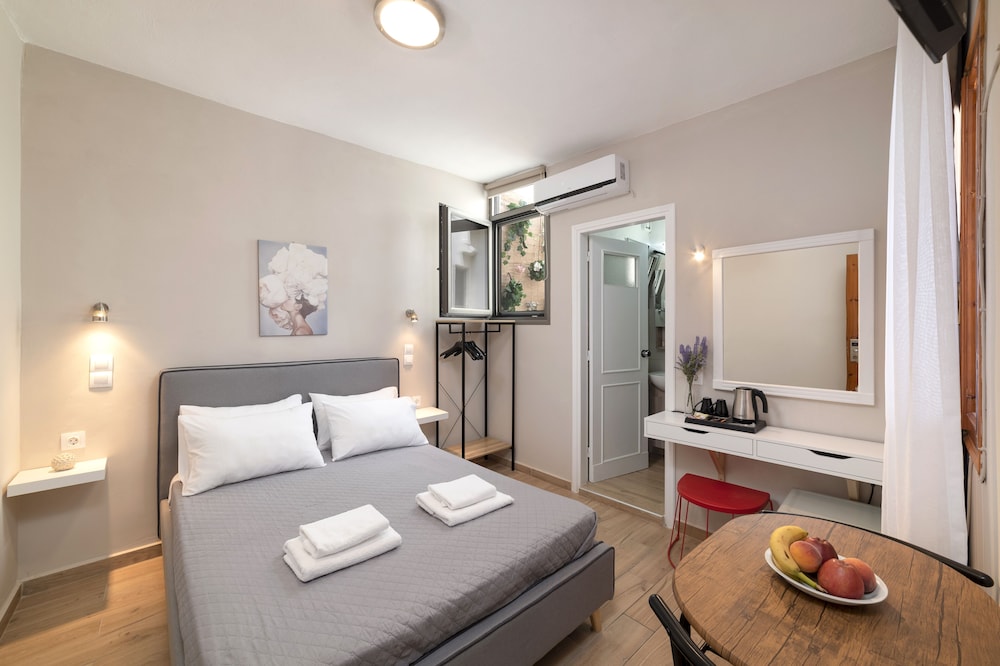 Faros Beach Hotel — Hotel rooms in Rethymnon