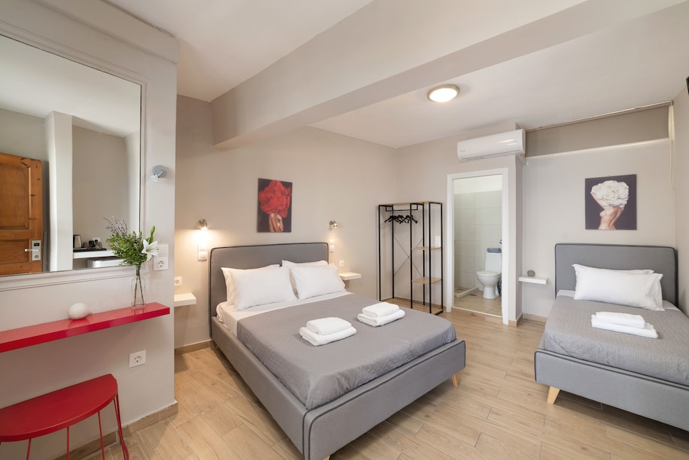 Faros Beach Hotel — Hotel rooms in Rethymnon