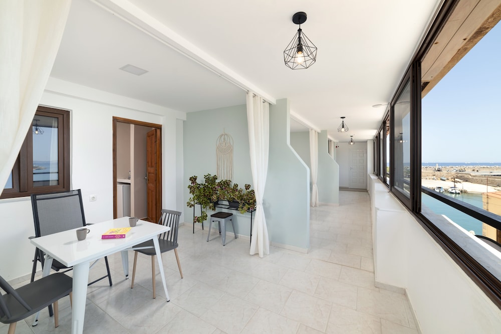 Faros Beach Hotel — Hotel rooms in Rethymnon