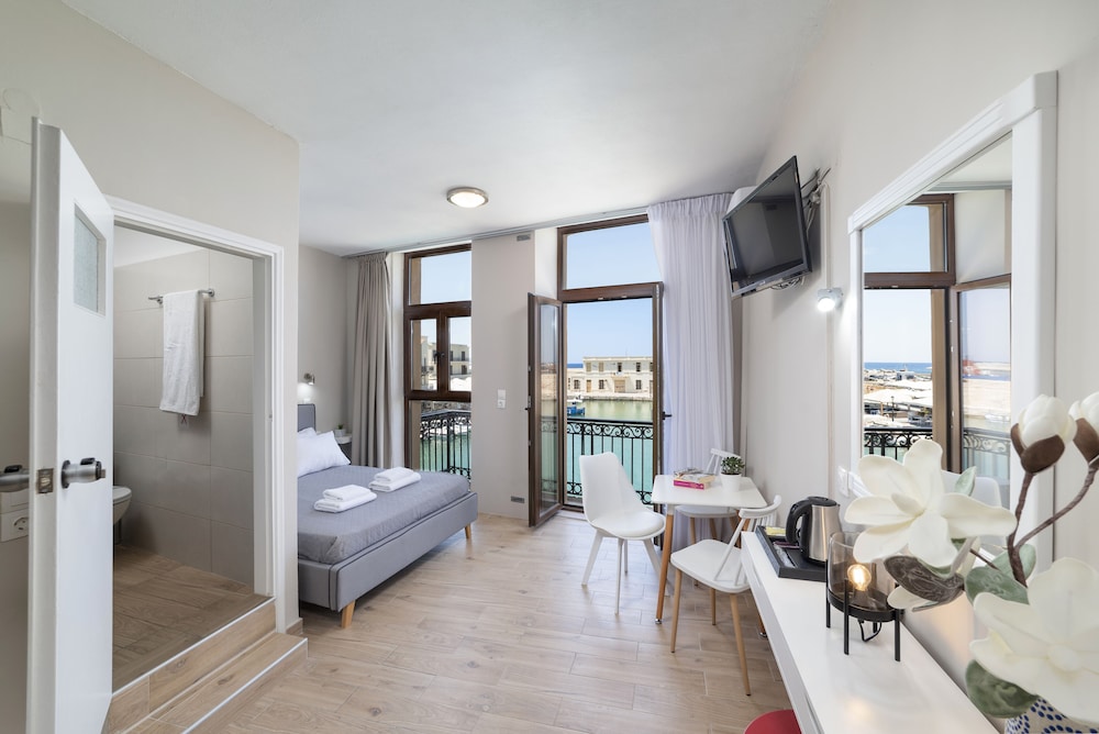 Faros Beach Hotel — Hotel rooms in Rethymnon