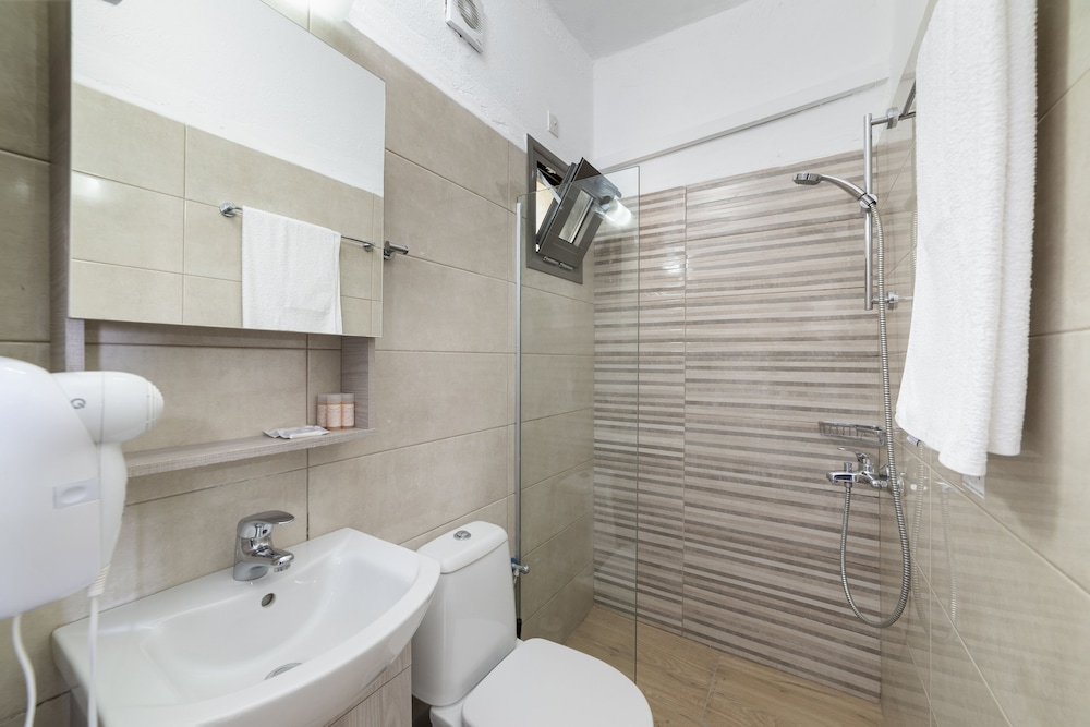 Faros Beach Hotel — Hotel rooms in Rethymnon