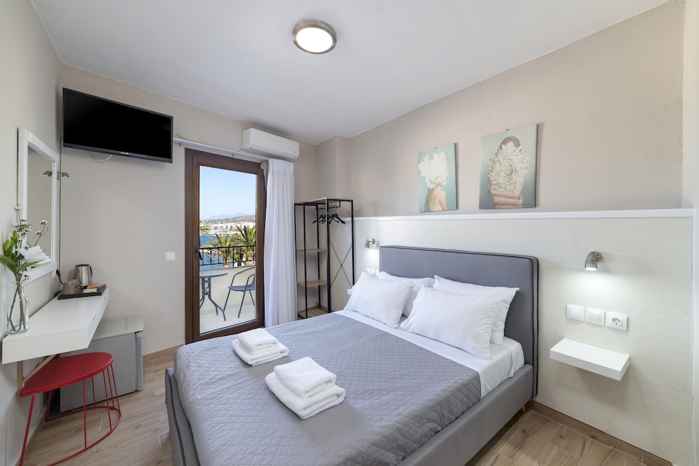 Faros Beach Hotel — Hotel rooms in Rethymnon