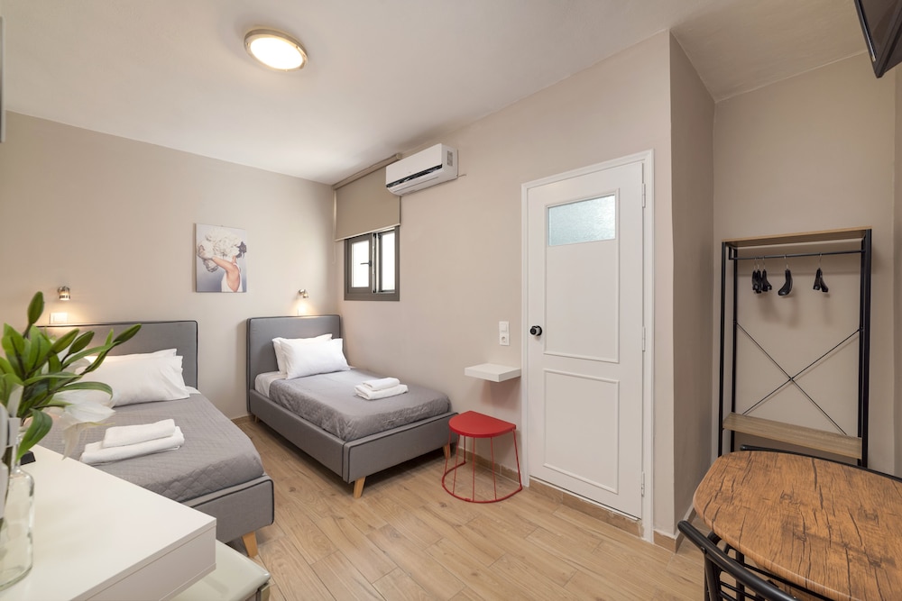 Faros Beach Hotel — Hotel rooms in Rethymnon