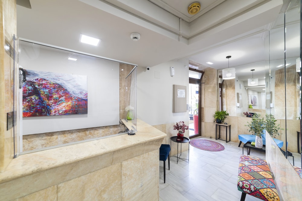 Faros Beach Hotel — Hotel building in Rethymnon