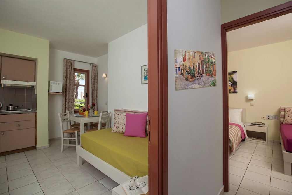 Latania Apartments — Hotel rooms in Stalida