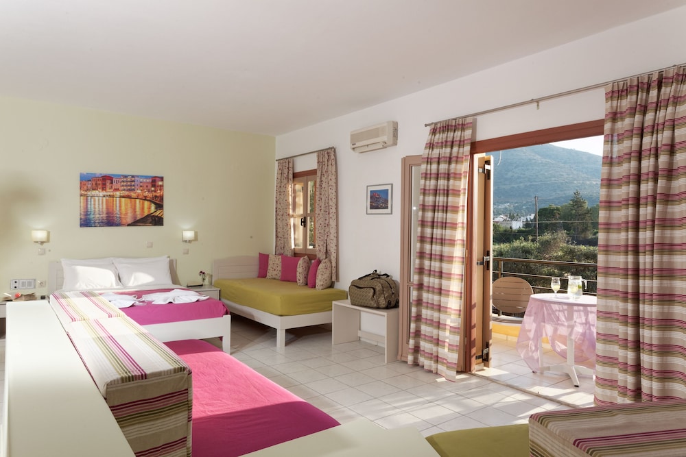 Latania Apartments — Hotel rooms in Stalida
