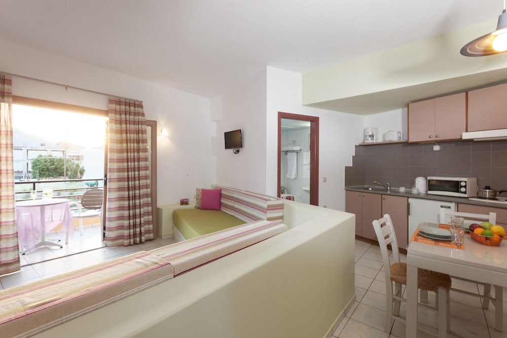 Latania Apartments — Hotel rooms in Stalida