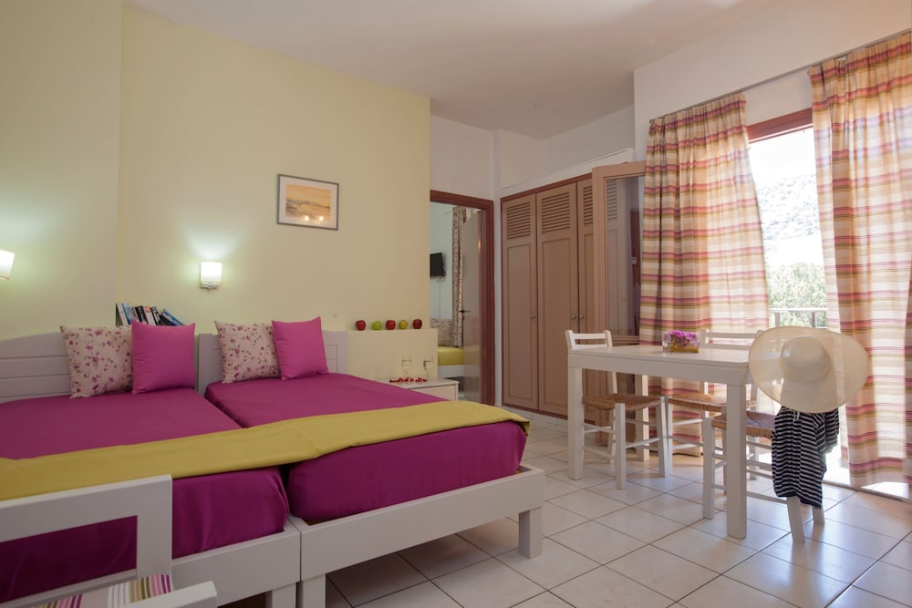 Latania Apartments — Hotel rooms in Stalida