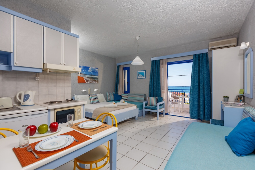 Latania Apartments — Hotel rooms in Stalida