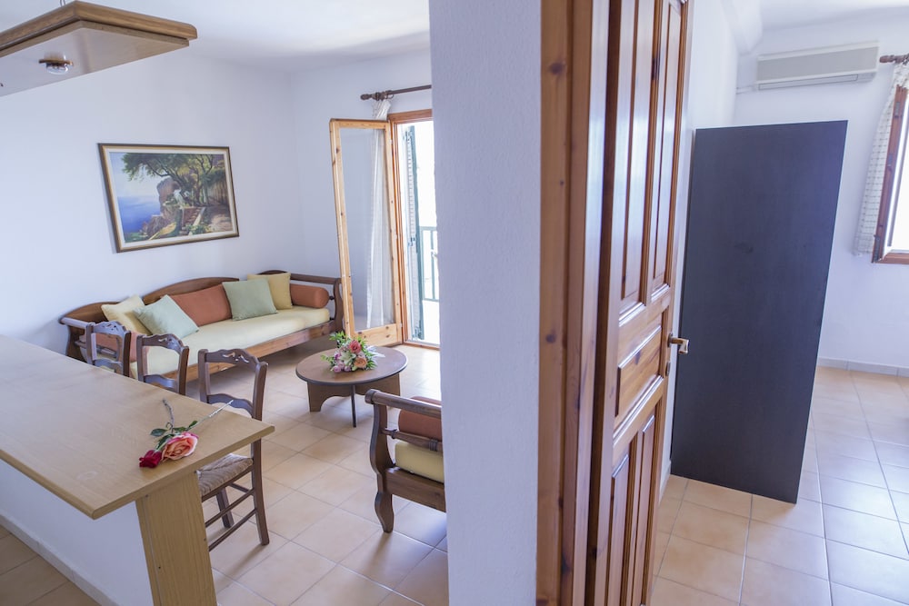 Corfu Aqua Nisaki — Hotel rooms in Barbati, Ionian Islands