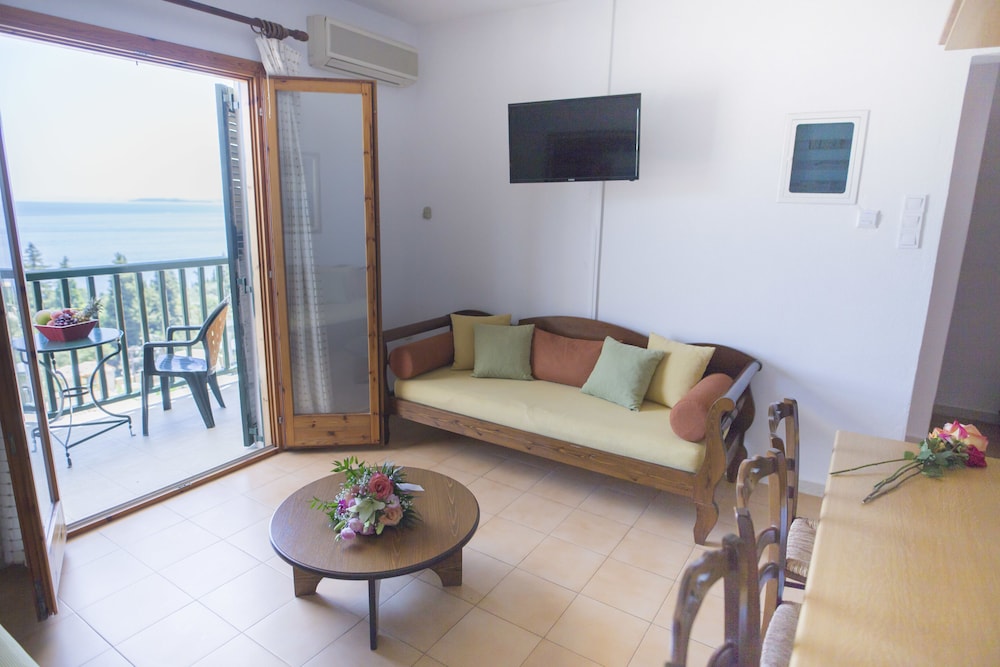 Corfu Aqua Nisaki — Hotel rooms in Barbati, Ionian Islands