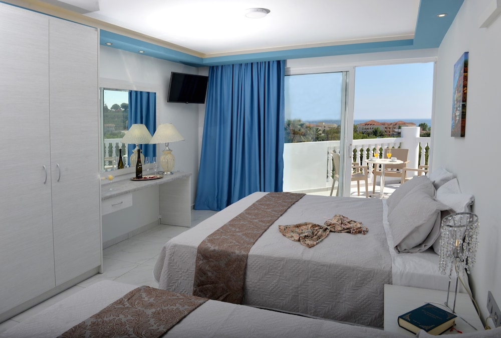 Callinica Hotel — Hotel rooms in Tsilivi, Ionian Islands