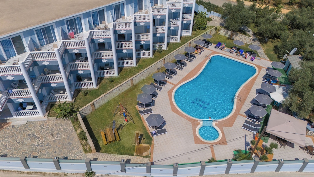 Callinica Hotel — Swimming pool in Tsilivi, Ionian Islands