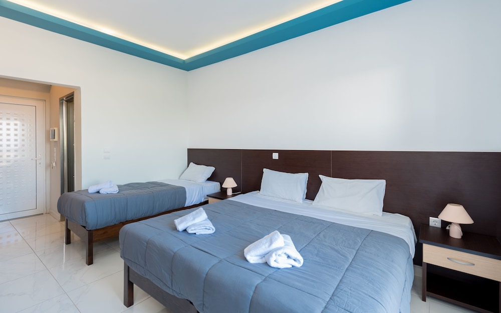 Callinica Hotel — Hotel rooms in Tsilivi, Ionian Islands