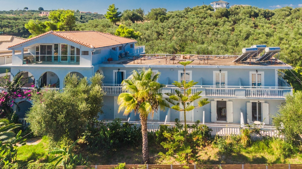 Callinica Hotel — Hotel building in Tsilivi, Ionian Islands