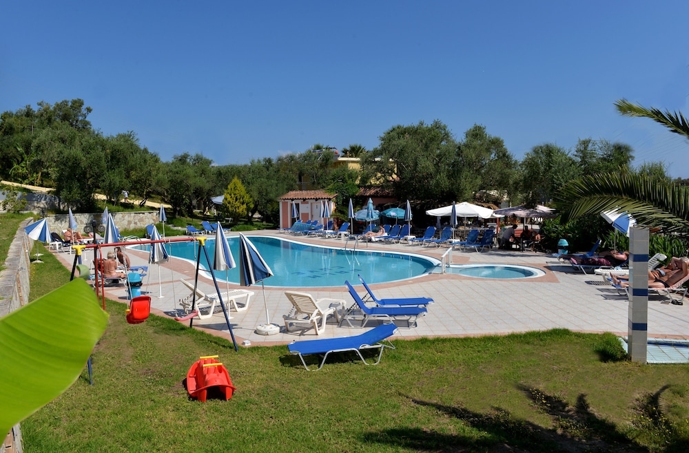 Callinica Hotel — Swimming pool in Tsilivi, Ionian Islands