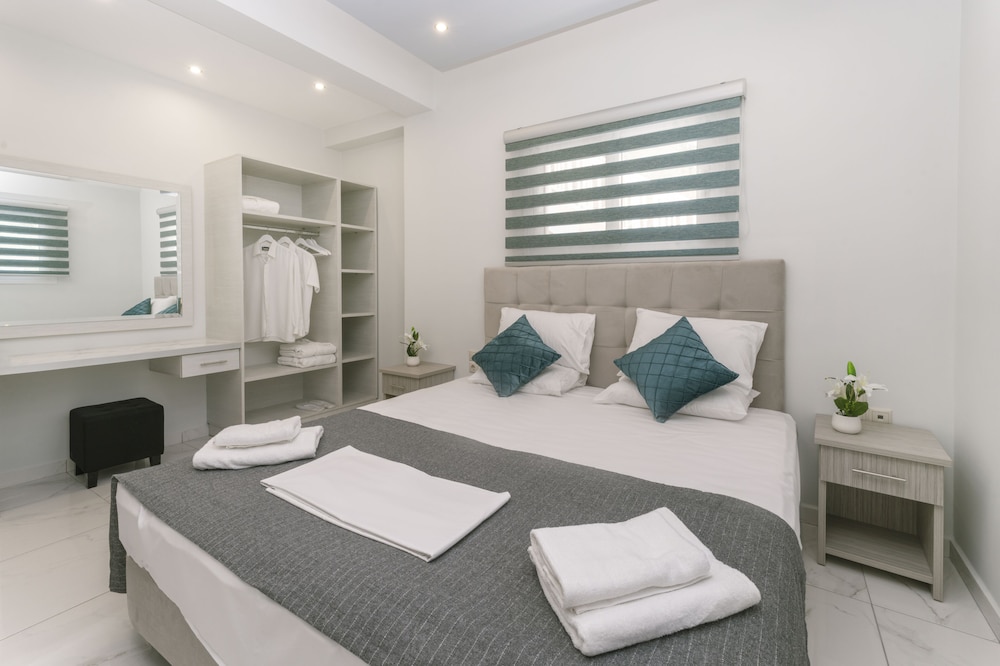 Callinica Hotel — Hotel rooms in Tsilivi, Ionian Islands