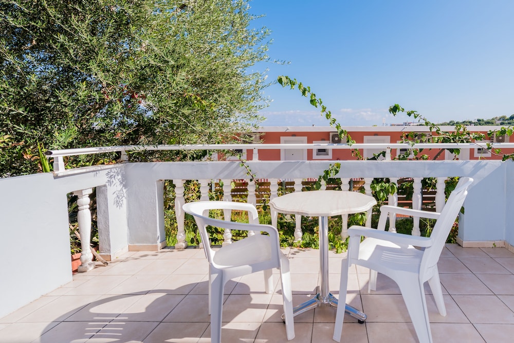 Callinica Hotel — Hotel building in Tsilivi, Ionian Islands