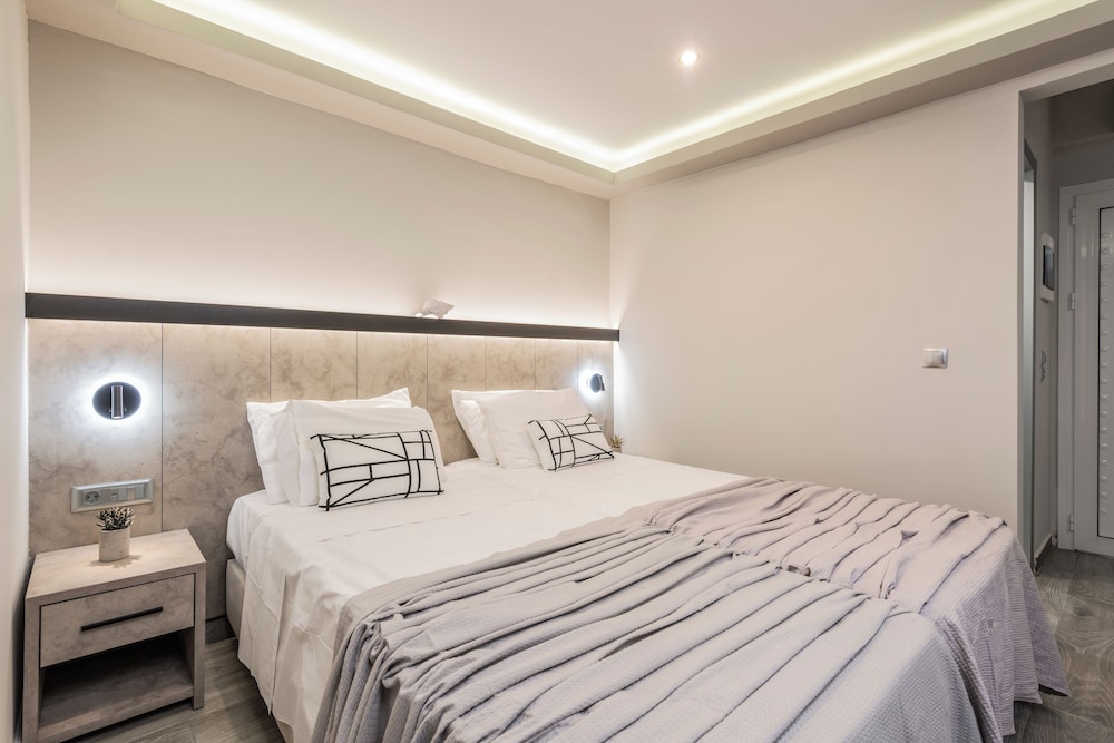 Callinica Hotel — Hotel rooms in Tsilivi, Ionian Islands