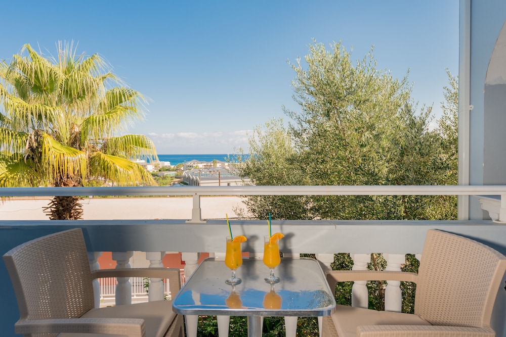 Callinica Hotel — Hotel rooms in Tsilivi, Ionian Islands