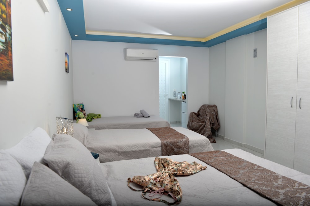 Callinica Hotel — Hotel rooms in Tsilivi, Ionian Islands